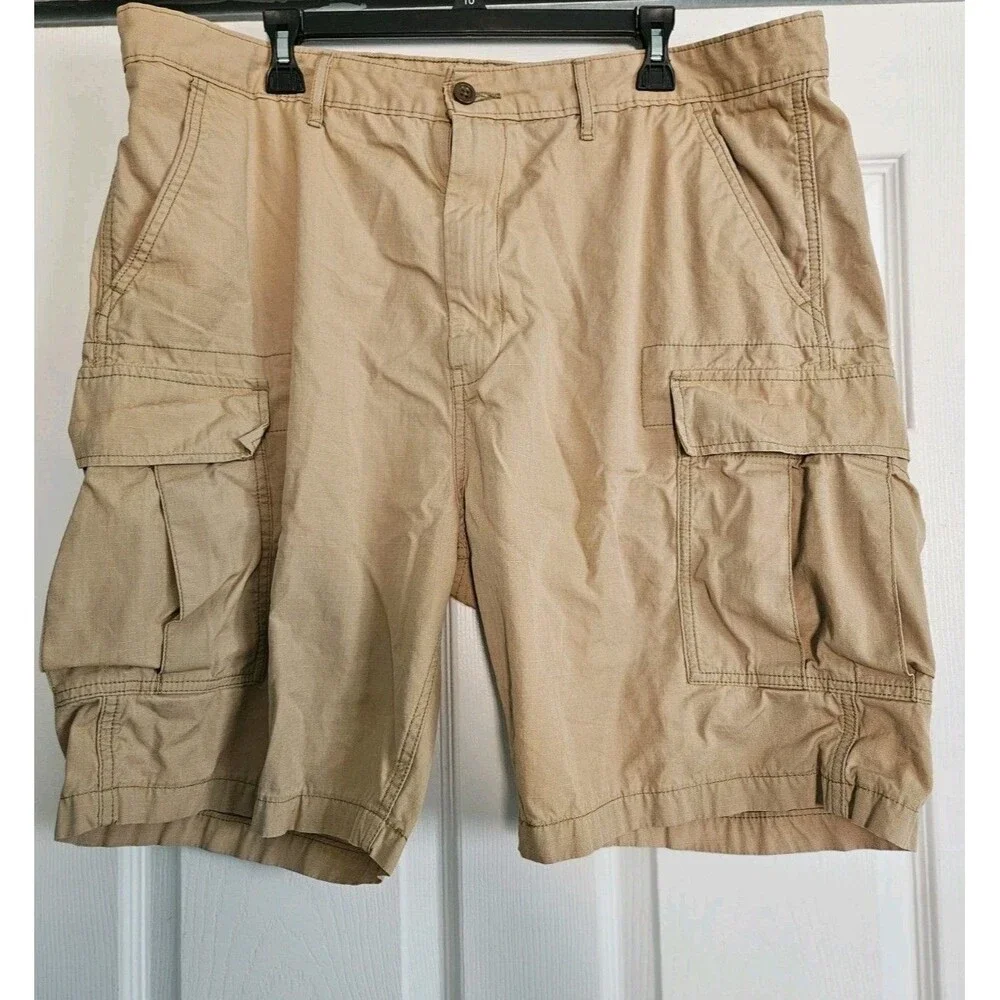 Levi Strauss & Co. Men’s Beige Cotton Cargo Shorts Two Horse 17